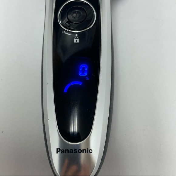Panasonic Eletric shaver with case - Picture 12 of 14